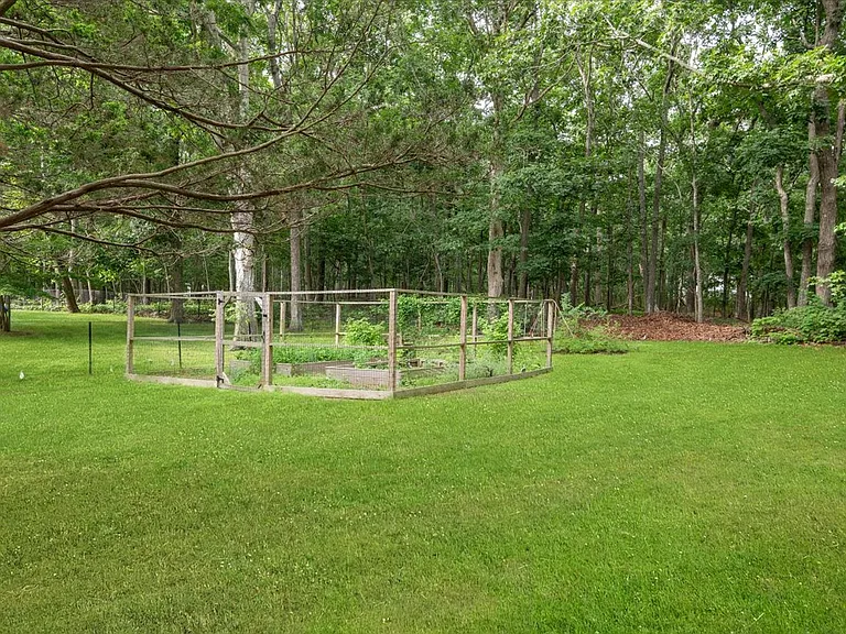19 Peconic Ave — Photo 34