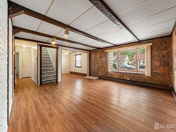 4th image of 172 Elizabeth Ave