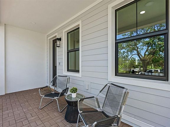 2nd image of 423 11TH AVENUE S