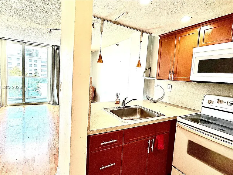 1035 West Ave #306 — Photo 5