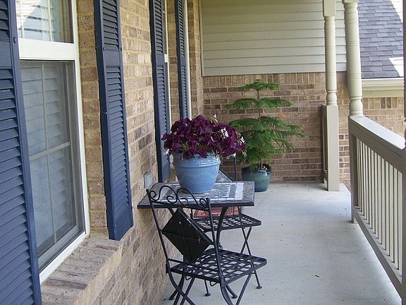 3rd image of 304 General Smith Dr
