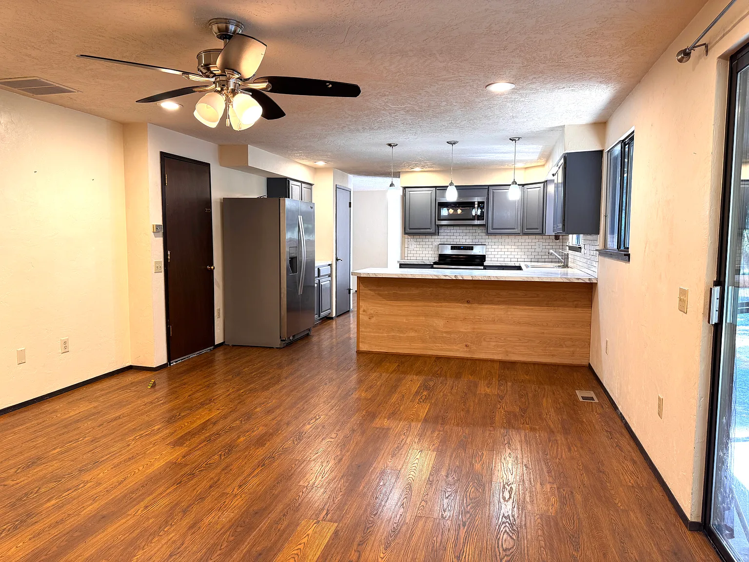 3 bed, 1828 sqft, $2,500 — Photo 3