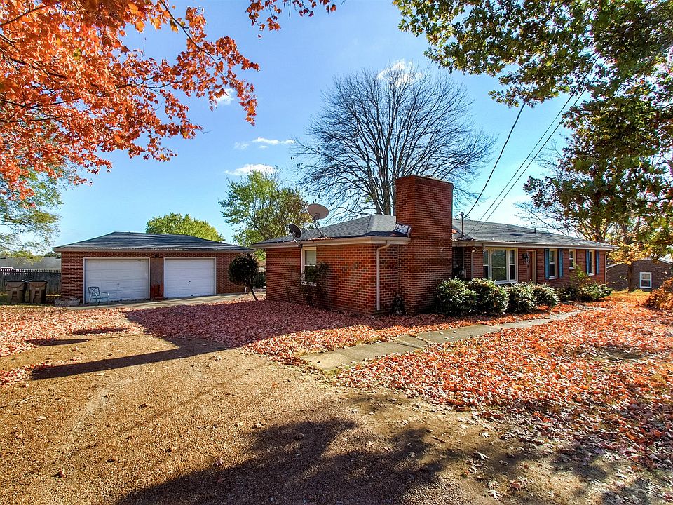 2nd image of 513 Wallace Dr