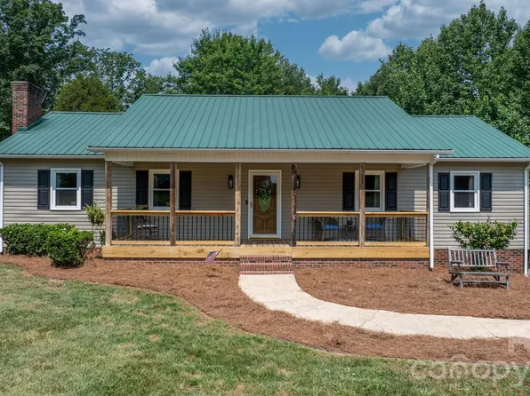 2990 Clarks Chapel Rd, Lenoir, NC 28645