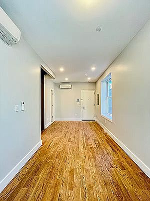 3rd image of 1352 Jefferson Ave #2D