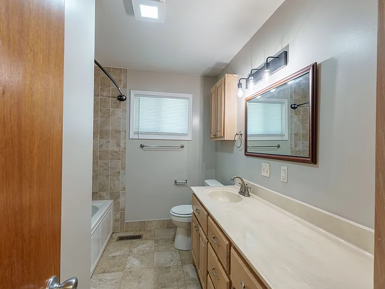 325 Bayless Ave — Photo 16