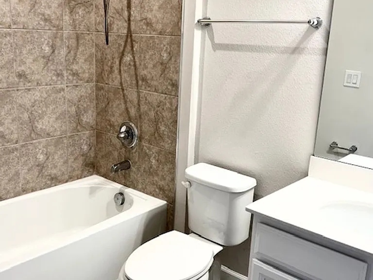 8351 Greenway Ave — Photo 21