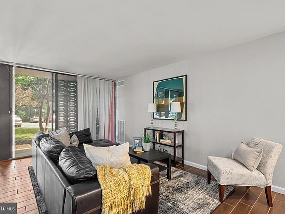 5th image of 16 S Van Dorn St APT 103