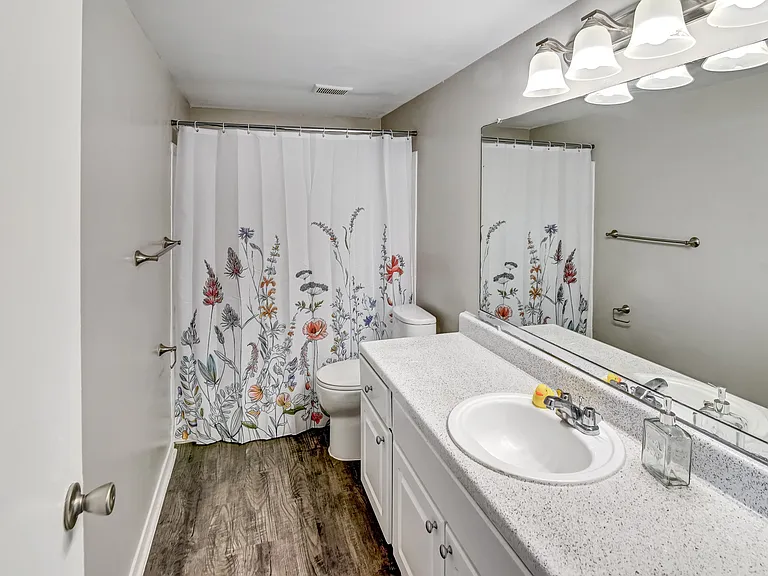 Shoreline Pointe Apartments — Photo 33