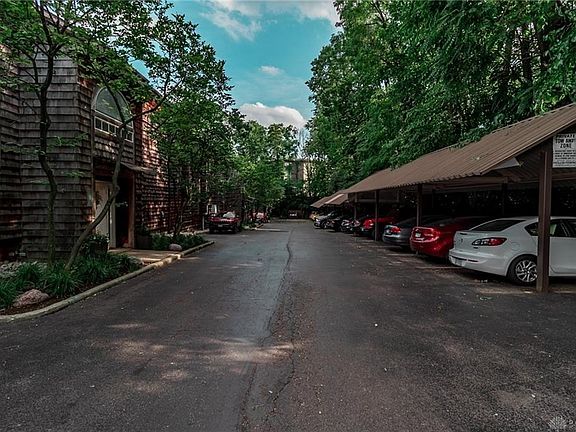2nd image of 126 Bellaire Ave APT 101