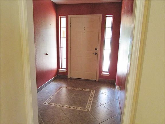 5th image of 905 W Knox St