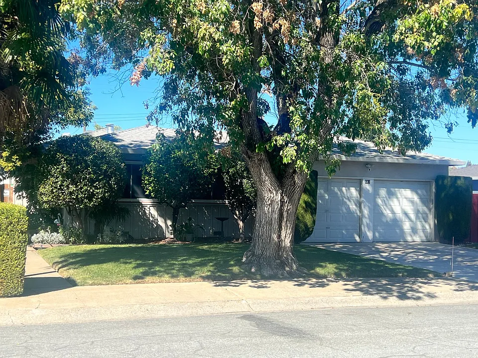 641 El Toro Way