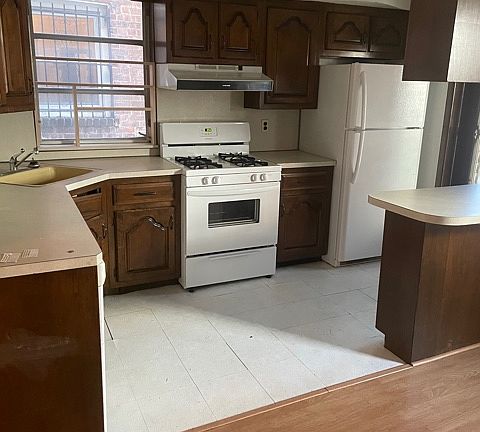 2nd image of 2216 38th St #1