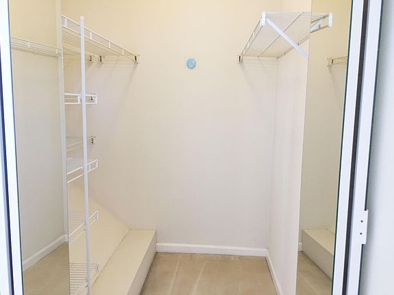 4th image of 315 Dunsmuir Ter
