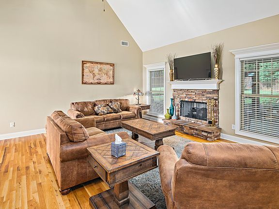 5th image of 1212 Rivercrest Dr