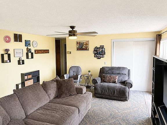 2nd image of 604 Turkey Creek Dr