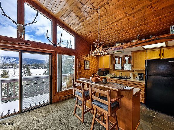 3rd image of 826 Columbine Dr