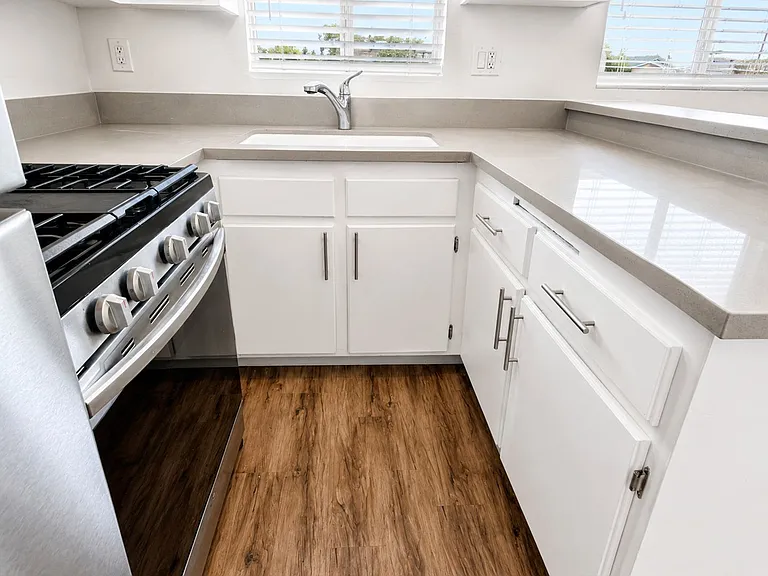 2226 Lewis Ave — Photo 4