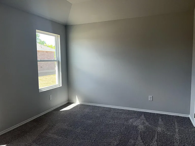 1009 Ichabod Cir — Photo 8