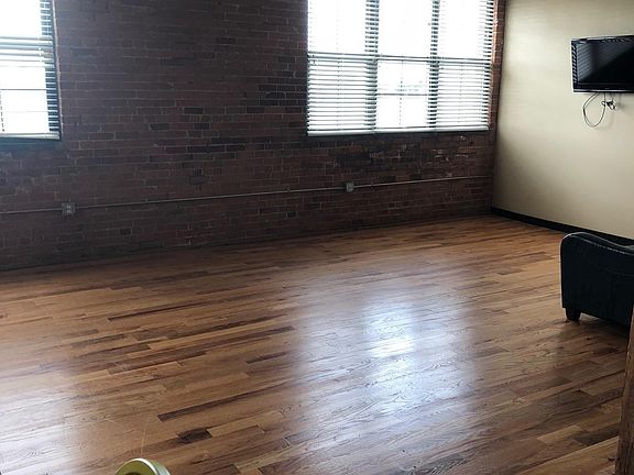 4th image of 317 S Elm St APT 422