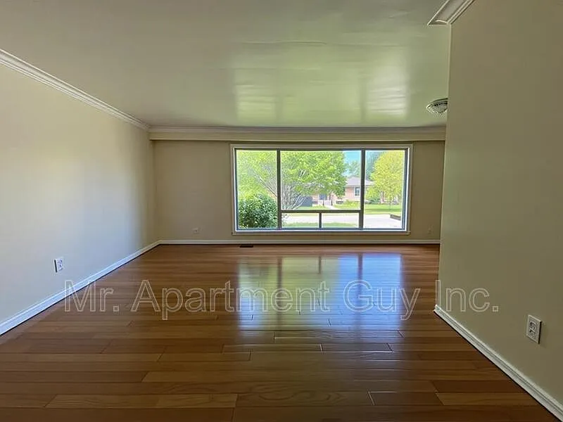 3 bed, 1.0 bath, $3,495 — Photo 3