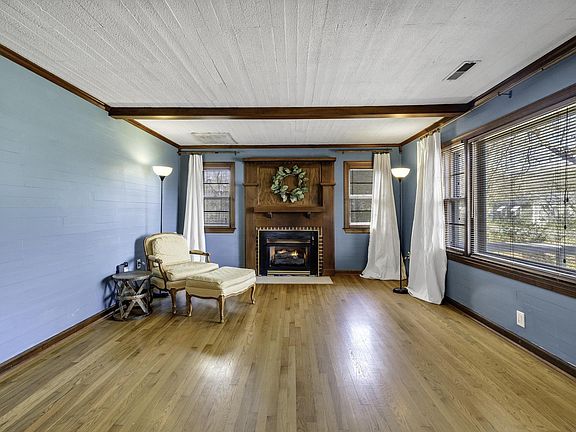 4th image of 200 Irvan St