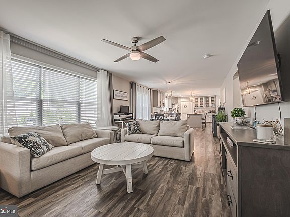 3rd image of 34119 Meadow Ln