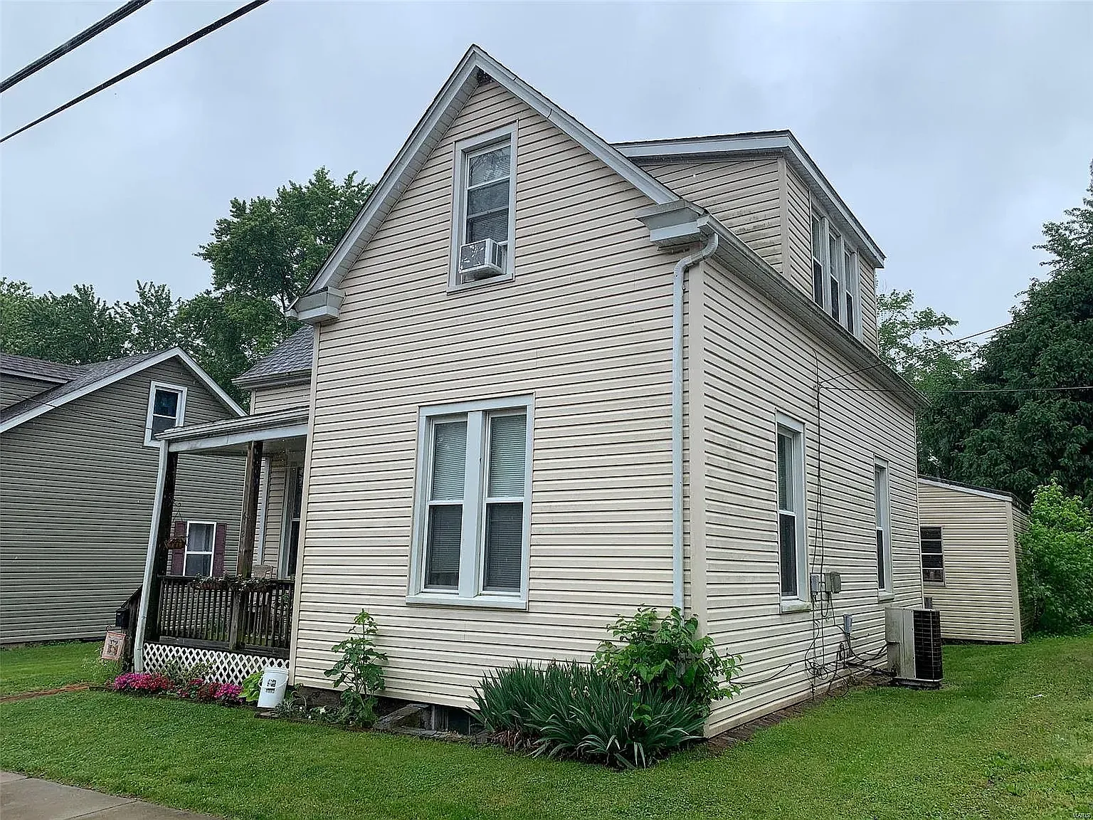 3 bed, 1104 sqft, $1,350 — Photo 2