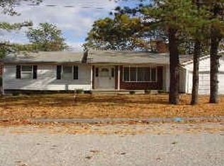 75 Savory Dr, Chicopee, MA 01020