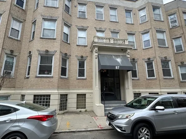 87 Gordon St #8, Brighton, MA 02135
