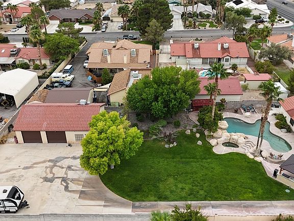 3rd image of 5321 N Durango Dr
