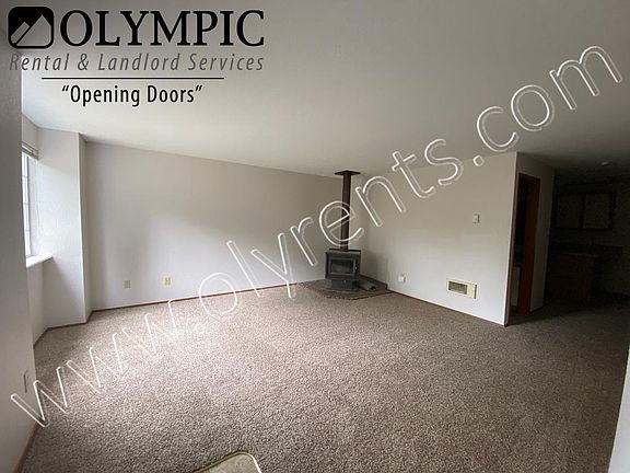 2nd image of 1010 Boundary St SE