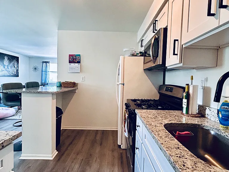 149 Meadowbrook Ln #B — Photo 5