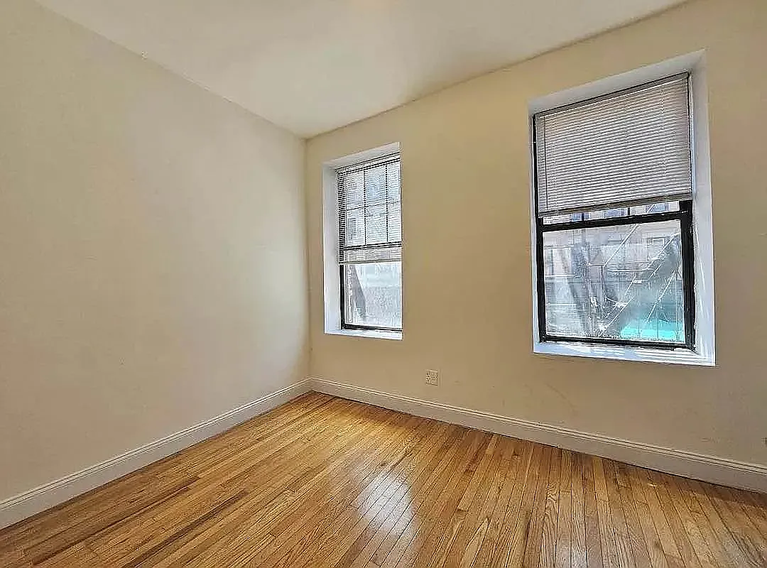 111 East 7th Street — Photo 3