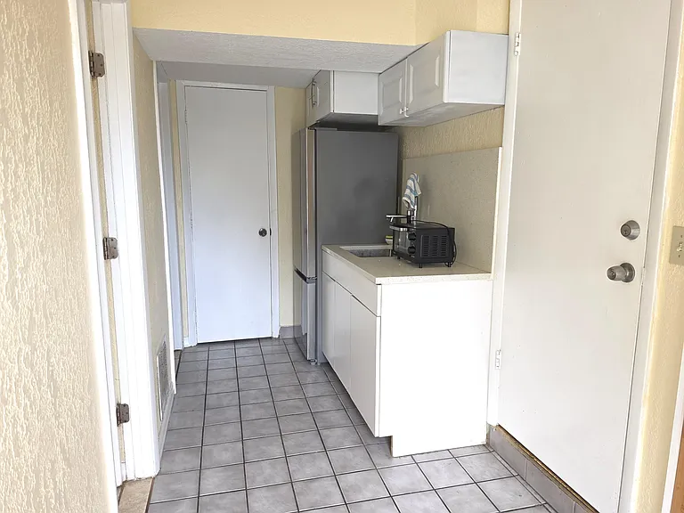 814 Poplar Dr #B — Photo 11