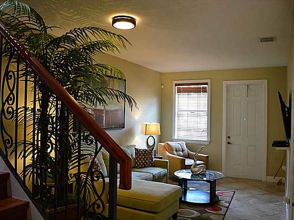 3rd image of 1039 NE 30th Ave