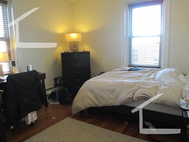 2nd image of 72 Thatcher St #301