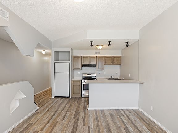 2nd image of 4017-4019 Aldine Ave #4017-2F