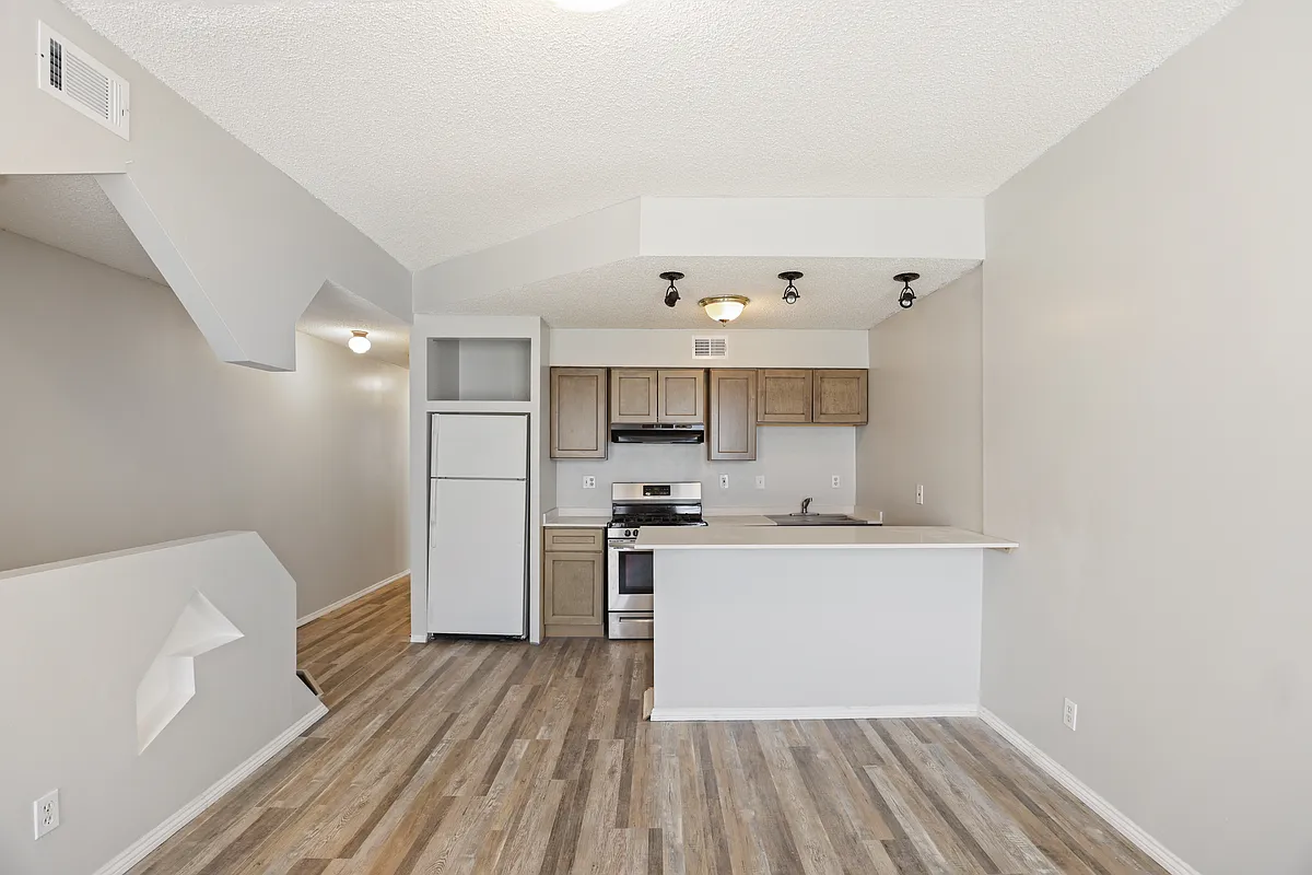 Building Photo - 4017-4019 Aldine Ave #4017-2F