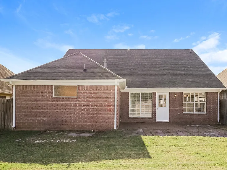1424 Radley Cv — Photo 17