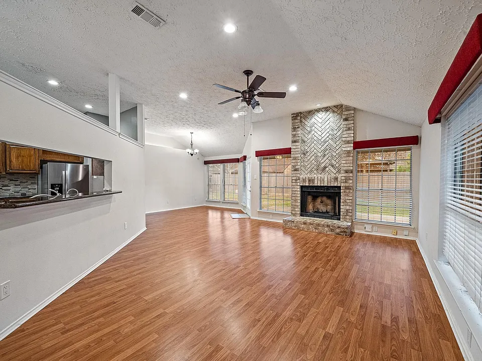 18123 Lake Bend Dr