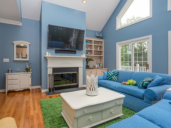 5th image of 108 E Maple Pointe Dr