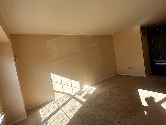 4th image of 530 Greencrest Ln