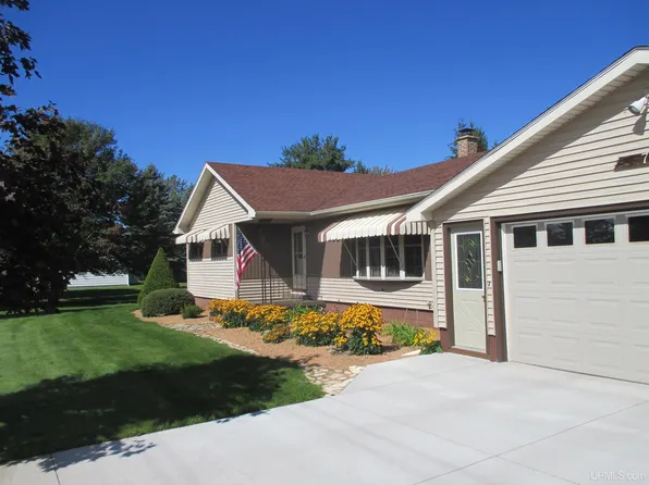 735 Parker Ave, Ontonagon, MI 49953