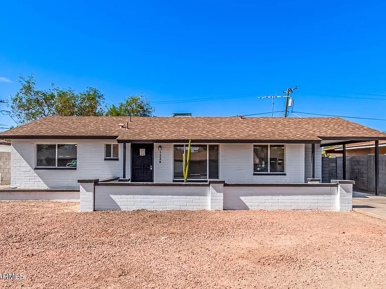 1238 E Vine Ave — Photo 2