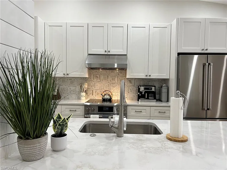 7087 Barrington Cir #201 — Photo 34