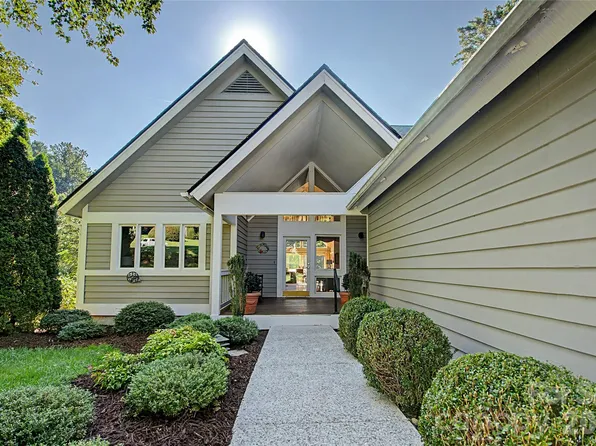 104 Overlook Dr, Flat Rock, NC 28731