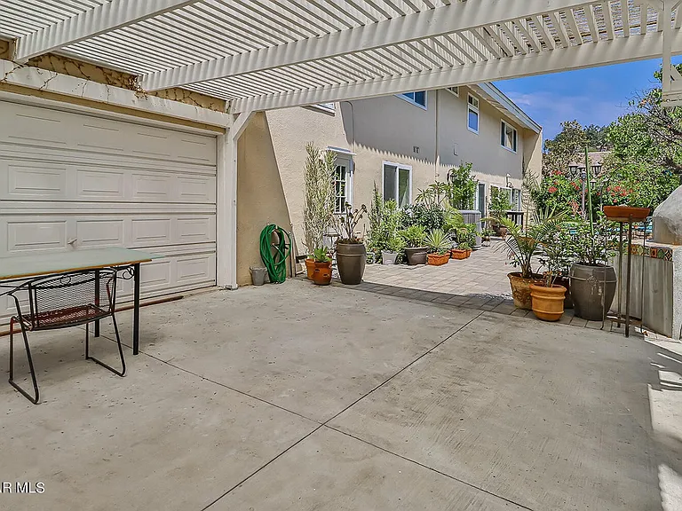 1056 S Barrow Ct — Photo 31