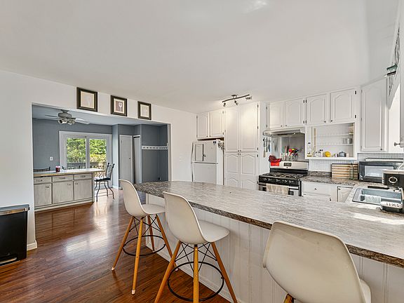 5th image of 40480 N Fairview St