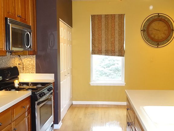 4th image of 56 Johnson Ct #56